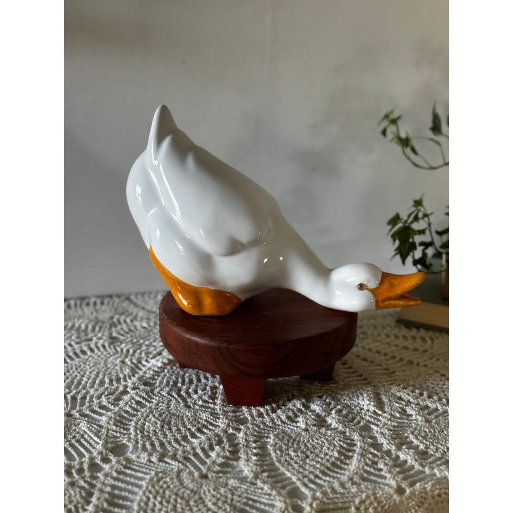 Ceramic White Goose Facing Down Farmhouse Cottage Home Decor Figurine